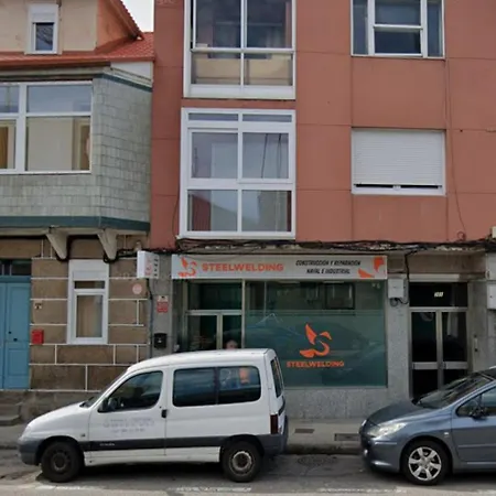 Apartmán Amplio Con Terraza En Bouzas, Cerca De La Playa.