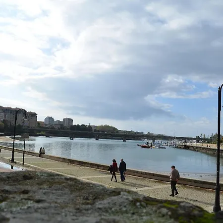 Amplio Con Terraza En Bouzas, Cerca De La Playa.
