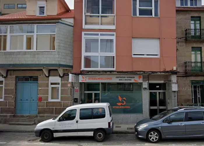 Apartmán Amplio Con Terraza En Bouzas, Cerca De La Playa.