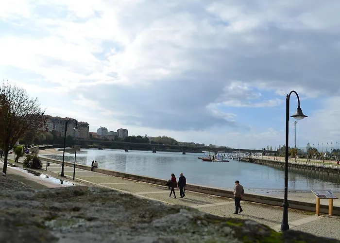 Amplio Con Terraza En Bouzas, Cerca De La Playa.