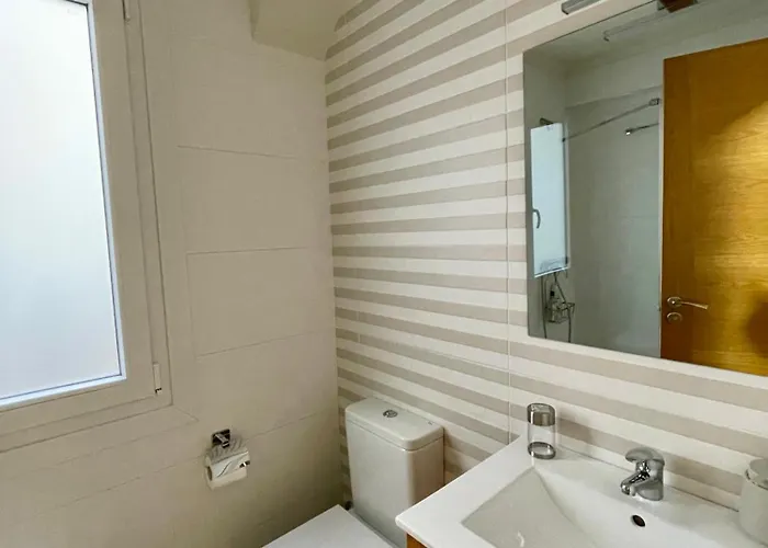 Apartmán Amplio Con Terraza En Bouzas, Cerca De La Playa. *