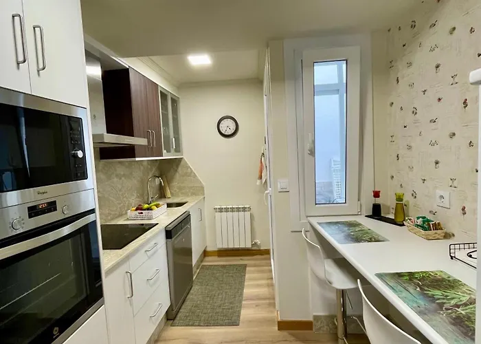 Amplio Con Terraza En Bouzas, Cerca De La Playa. *